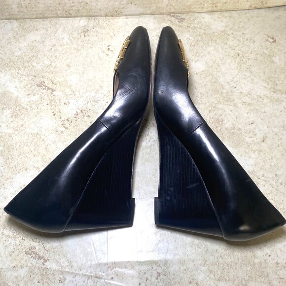 Tory Burch Black Leather Wedge Pumps Gold Logo Accent Elegant Comfortable - Picture 5 of 9